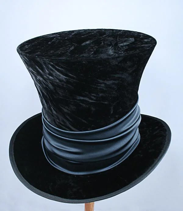 Mad Hatter - Black Velvet / Black Sash